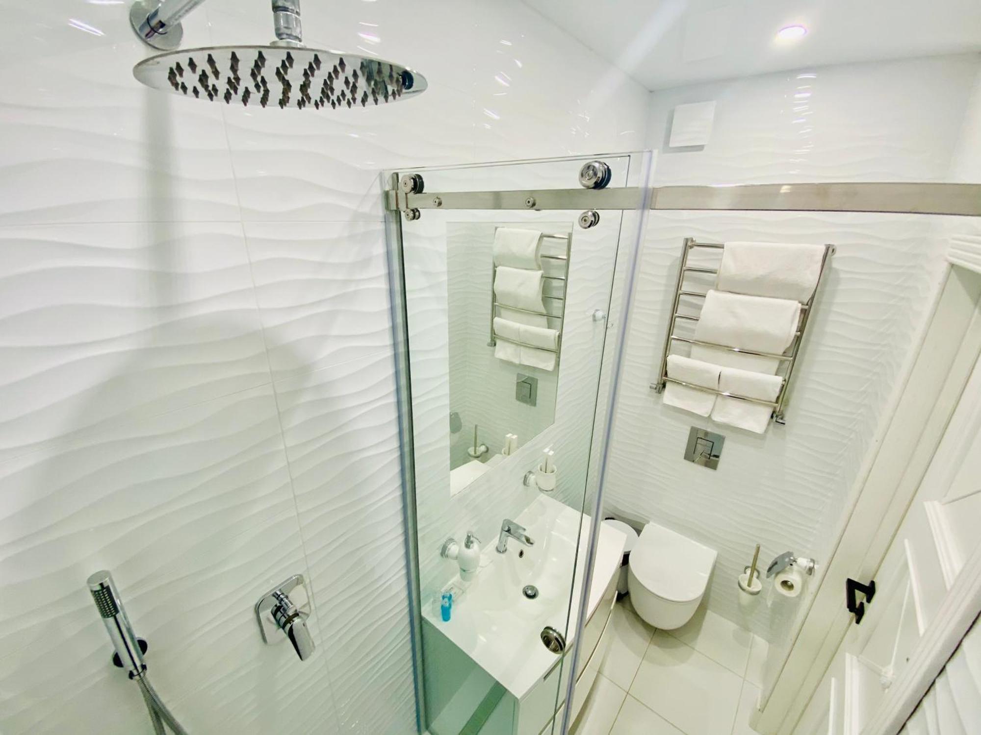 Sky House: Panoramic City Center Apartments with Keyless Access Vinnytsia Exterior photo