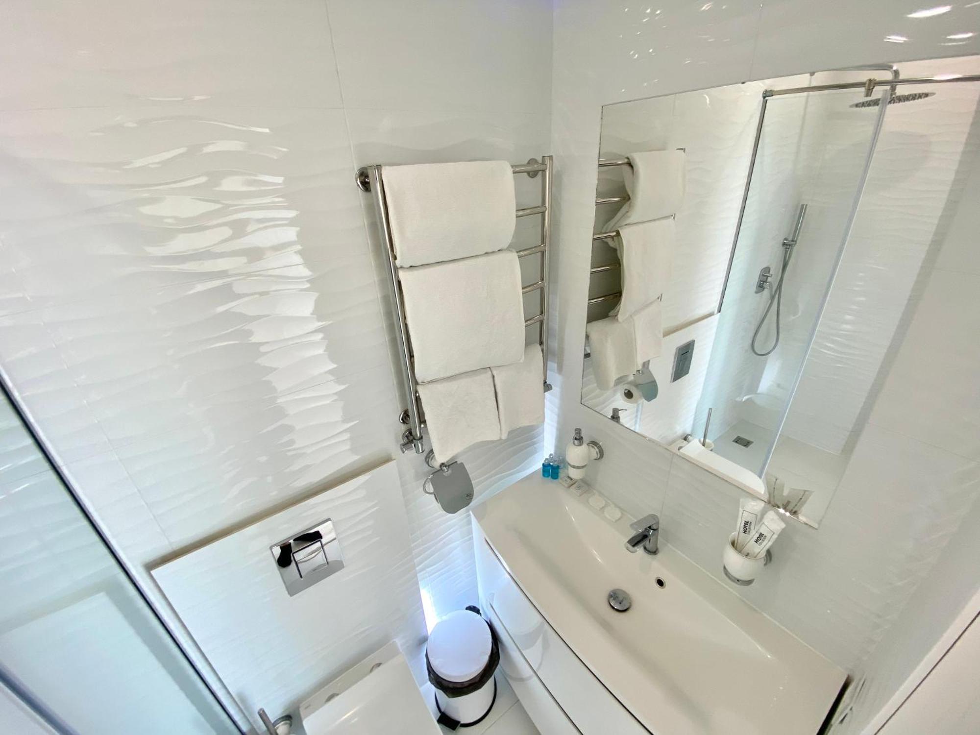 Sky House: Panoramic City Center Apartments with Keyless Access Vinnytsia Exterior photo